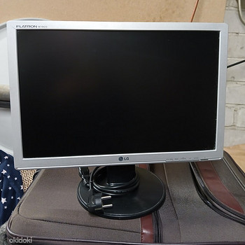 LG Flatron 19 monitor