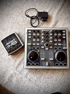 Dj controller (1 foto / 1)