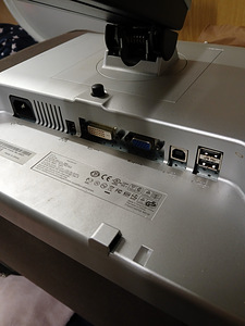 Монитор Dell 1908FPt usb 19" (2 фото из 3)