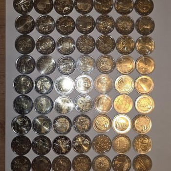 73 различных монет 2 евро UNC