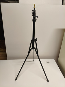 Manfrotto kompaktne valgustistatiiv + kandekott (1 foto / 2)