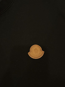 Moncler футболка (3 фото из 3)