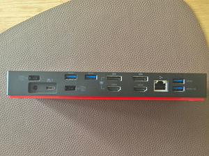 Док-станция Lenovo ThinkPad Thunderbolt 3 + зарядное устройс (2 фото из 10)