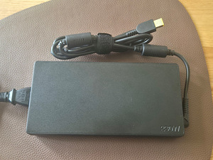 Док-станция Lenovo ThinkPad Thunderbolt 3 + зарядное устройс (8 фото из 10)
