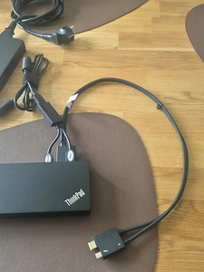 Док-станция Lenovo ThinkPad Thunderbolt 3 + зарядное устройс (10 фото из 10)