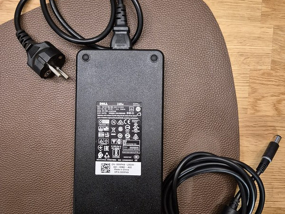 Зарядное устройство / адаптер Dell 240W