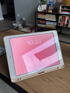 Apple iPad 8-го поколения (1 фото из 4)