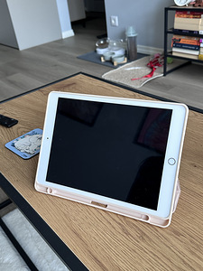 Apple iPad 8-го поколения (2 фото из 4)