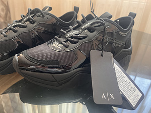 Продам новые кроссовки Armani (1 фото из 3)