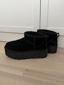 UGG ботинки (1 фото из 5)