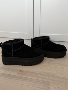 UGG ботинки (2 фото из 5)