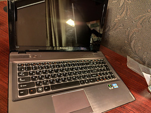 Ноутбук Lenovo ideapad Y570 (1 фото из 10)