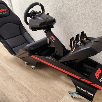 F1 гоночное кресло Playseat и руль Logitech