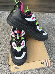 Uued Tommy Hilfiger tossud poes 139.90 suurus 41 (2 foto / 7)