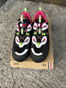 Uued Tommy Hilfiger tossud poes 139.90 suurus 41 (5 foto / 7)