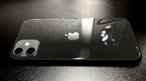 iPhone 11 (1 foto / 5)
