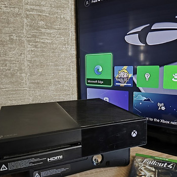 Xbox ONE 1TB 2 контроллера 1 игра Fallout 4