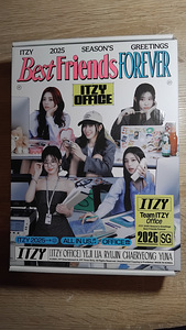 ITZY 2025 SEASON'S GREETINGS (1 foto / 3)