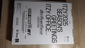ITZY 2025 SEASON'S GREETINGS (2 foto / 3)