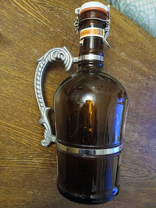 Suur vintage õllepudel (klaas-metall), 3 L ÕLLEPUDEL (1 foto / 4)