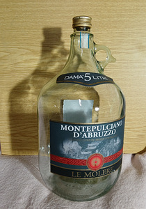 5-liitrine veinipudel käepidemega. Itaalia. (1 foto / 2)