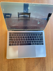 Macbook Pro A1706 на запчасти (1 фото из 4)