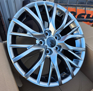 R18 veljed 5x114.3 18x8 ET: 40 60.1 Toyota Lexus (4 foto / 5)