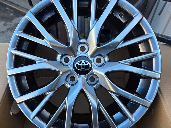 R18 veljed 5x114.3 18x8 ET: 40 60.1 Toyota Lexus