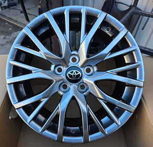 R18 veljed 5x114.3 18x8 ET: 40 60.1 Toyota Lexus (1 foto / 5)