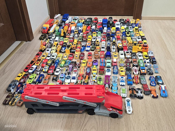 Продаются игрушечные машинки Hot Wheels и других производите