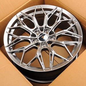 R18 диски 5x114.3 AMZ HB 18x8 5x114.3 ET: 35 73.1 новые (2 фото из 2)