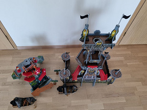 Продаётся игровой замок с логовом сокровищ (8 фото из 9)