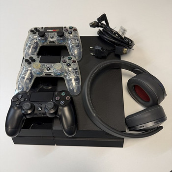PlayStation 4 (500GB)