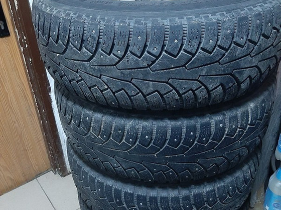 Rehvid 235/75R 15 Hakkapeliita koos velgedega 4 tk
