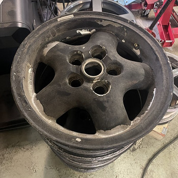 Land Rover veljed 16"