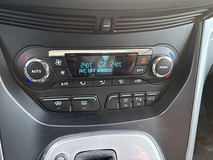 Ford Grand c-max Titanium 2.0 tdci 120kw d aut (11 foto / 15)