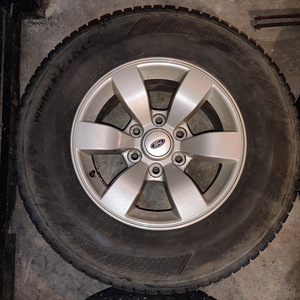 245x70R16 naastrehvid 2007 Ford Ranger 16x7J 10 velgedel (1 foto / 10)