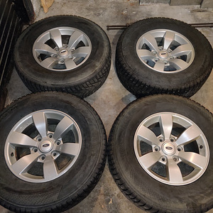 245x70R16 naastrehvid 2007 Ford Ranger 16x7J 10 velgedel (3 foto / 10)
