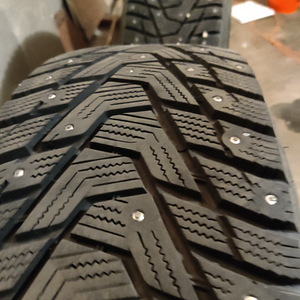 245x70R16 naastrehvid 2007 Ford Ranger 16x7J 10 velgedel (2 foto / 10)
