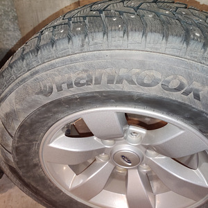 245x70R16 naastrehvid 2007 Ford Ranger 16x7J 10 velgedel (6 foto / 10)