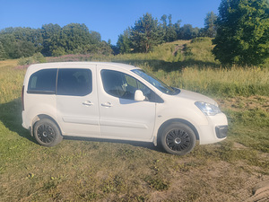 Peugeot Partner (2 foto / 8)