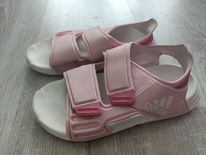 Сандалии Adidas (1 фото из 2)