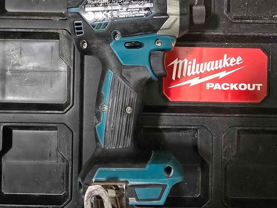 Аккумуляторная ударная отвертка Makita DTD153
