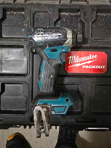 Аккумуляторная ударная отвертка Makita DTD153 (1 фото из 2)