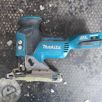 Makita DJV181 аккумуляторная лобзиковая пила