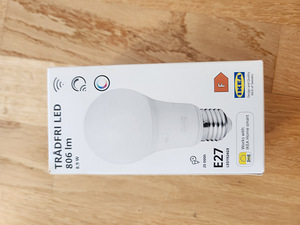 IKEA TRÅDFRI умная лампочка E27 806 лм (цвет + белый спектр) (1 фото из 1)