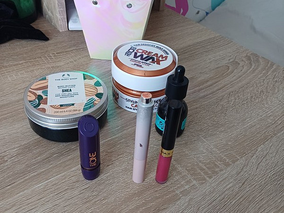 Maxfactor oriflame the body shop kosmeetika naistele