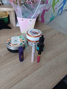 Maxfactor oriflame the body shop kosmeetika naistele (1 foto / 6)