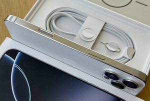 Apple iPhone 16 Pro Max White 256GB uueväärne! Aku 94% (3 foto / 8)