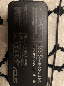 ASUS Laptop Power Adapter (1 foto / 1)